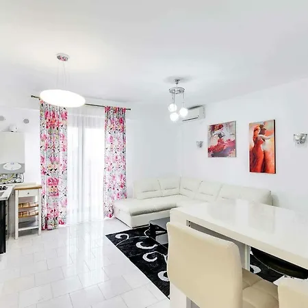 Sns Apartament In Vila Sophia Mamaia Exterior photo